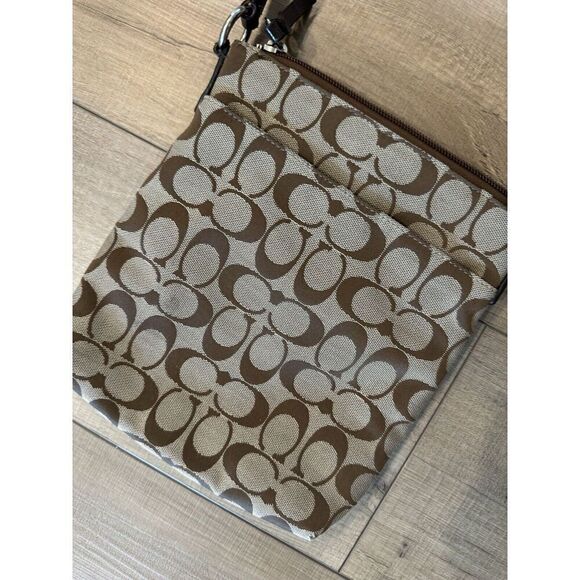 COACH Signature Jacquard with Patent leather trim CROSSBODY Messenger Bag Purse - Picture 3 of 6